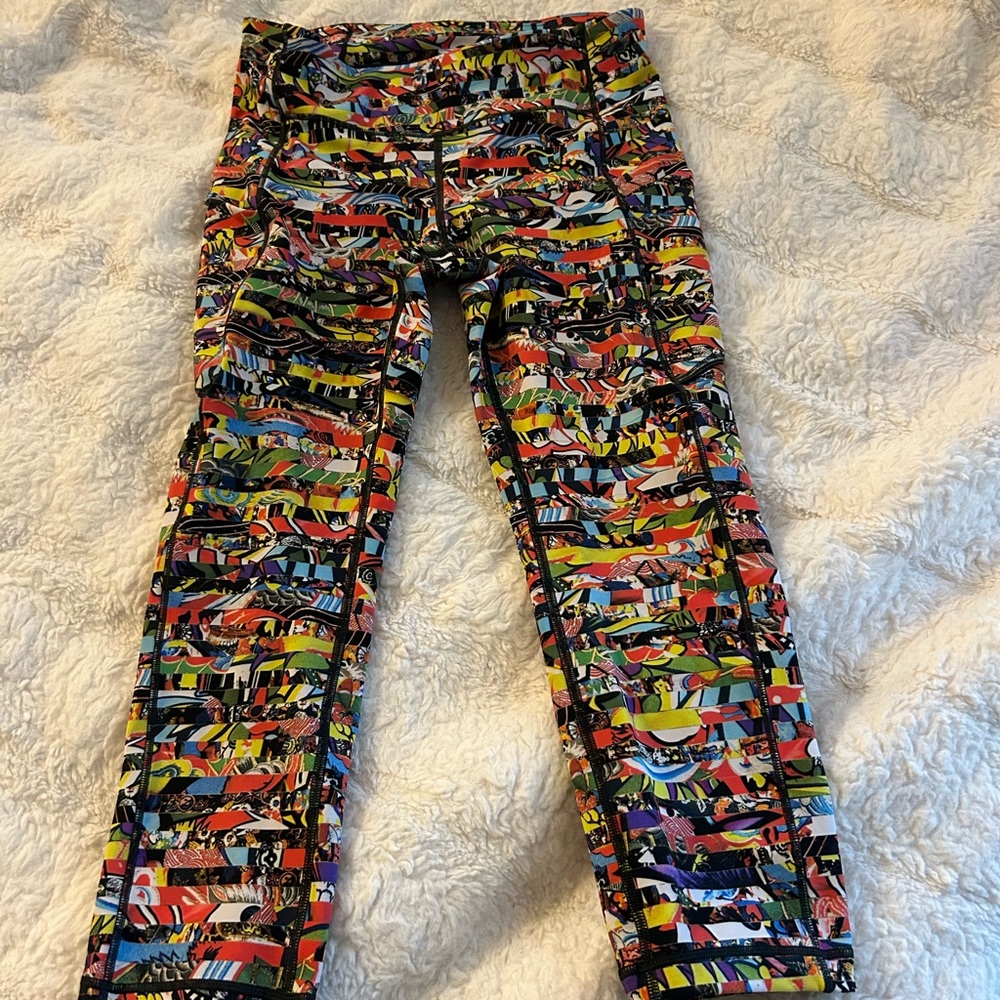 LULULEMON SEAWHEEZE 2018 Speed Up Crop. Women’s size 6.